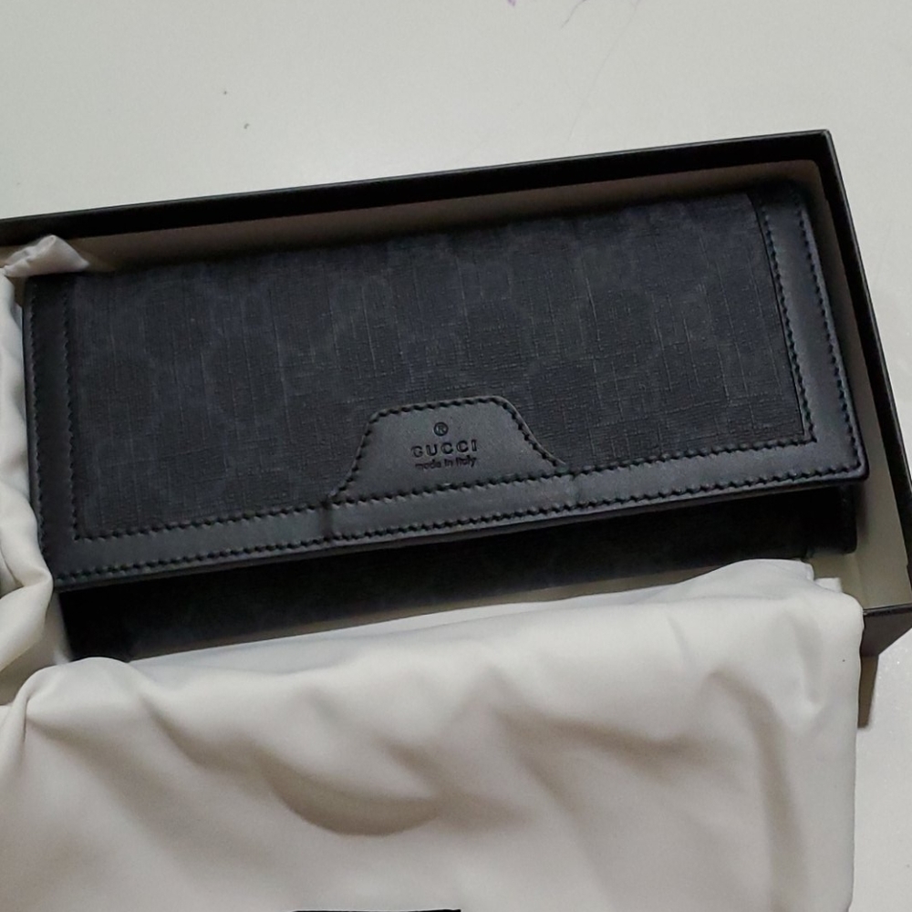 Authentic gucci long wallet